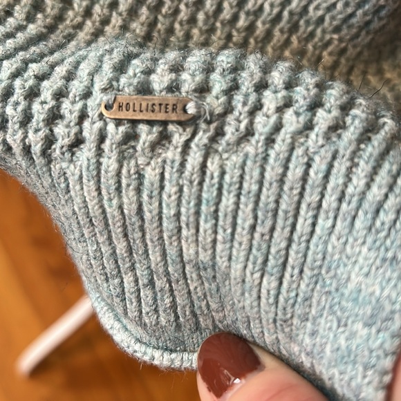 Hollister Sweater Size Small - Picture 3 of 9